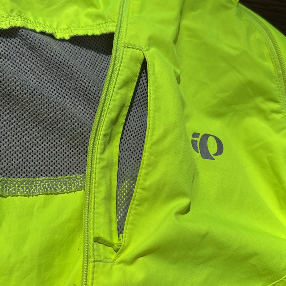 Pearl Izumi reflective convertible cycling jacket. - Picture 12 of 13
